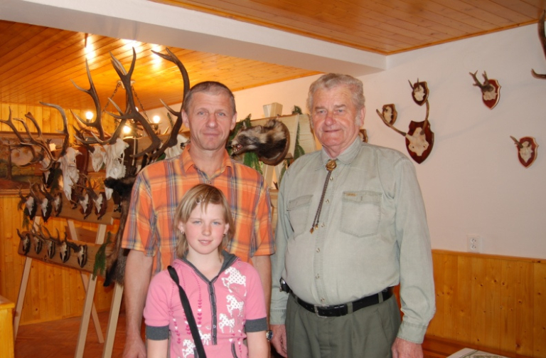 Radní Jaroslav Podzimek navštívil rekonstruovanou chatu Hubertku.