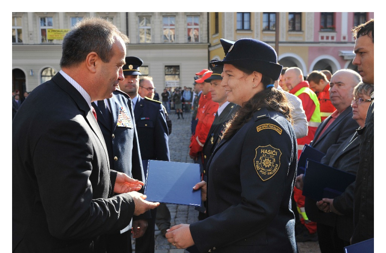 Hejtman LK Stanislav Eichler si práce hasičů váží a dokáže ji ocenit.